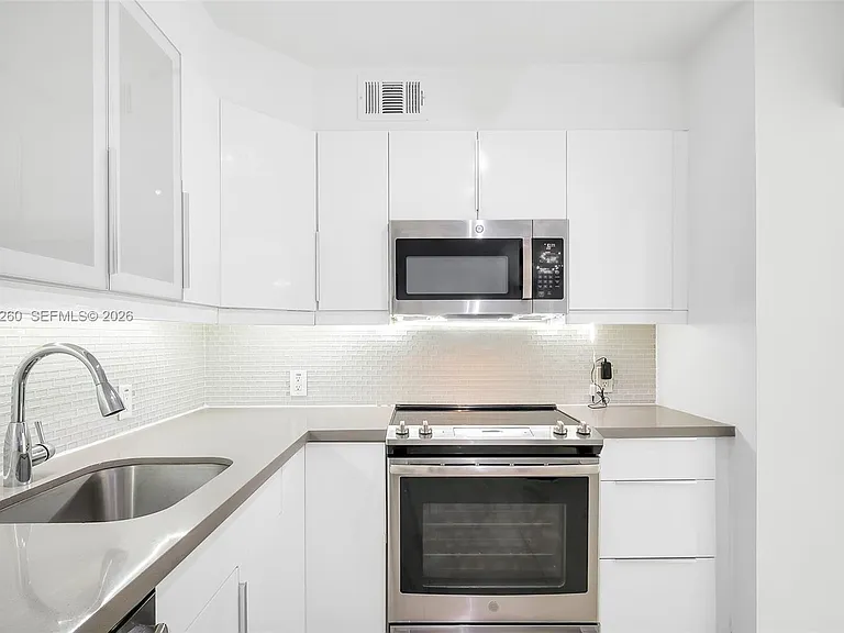 100 Bayview Dr #408 — Photo 16
