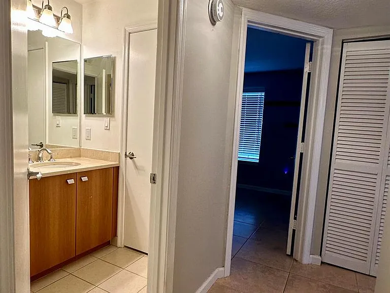 1050 Crystal Way #H — Photo 22