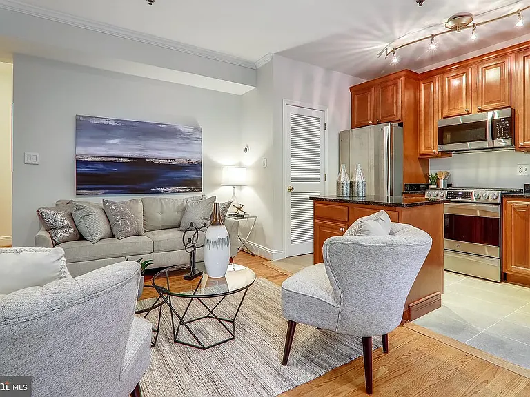 1438 Columbia Rd NW — Photo 5