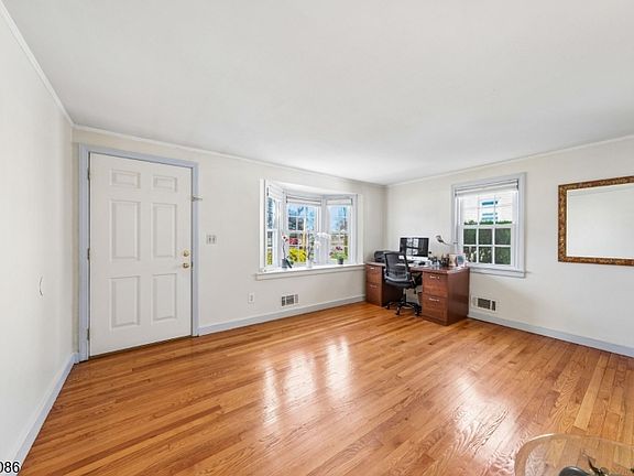 4th image of 171 S Springfield Ave