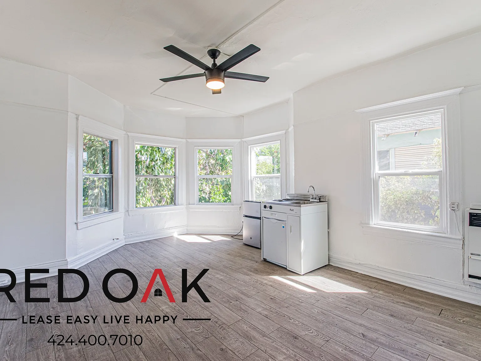 Charming Studio with All Utilities Included and Open Floor Plan ~ In Pico-Union! — Photo 3