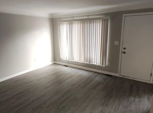 18851 Birmingham St, Roseville, MI 48066