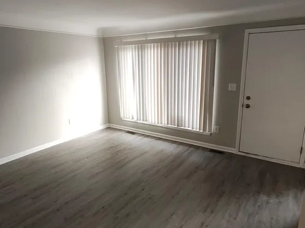 18851 Birmingham St, Roseville, MI 48066