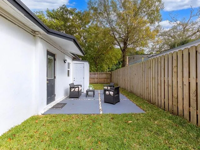 3201 SW 9th Ave — Photo 9