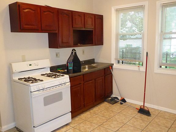 Large Eat-In Kitchen