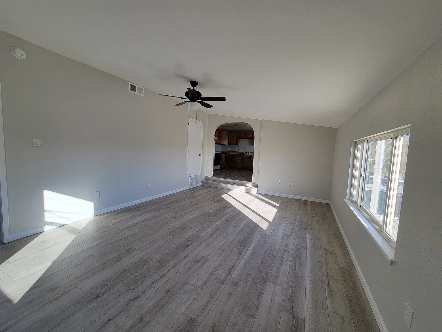 2 bed, 1000 sqft, $1,200 — Photo 2