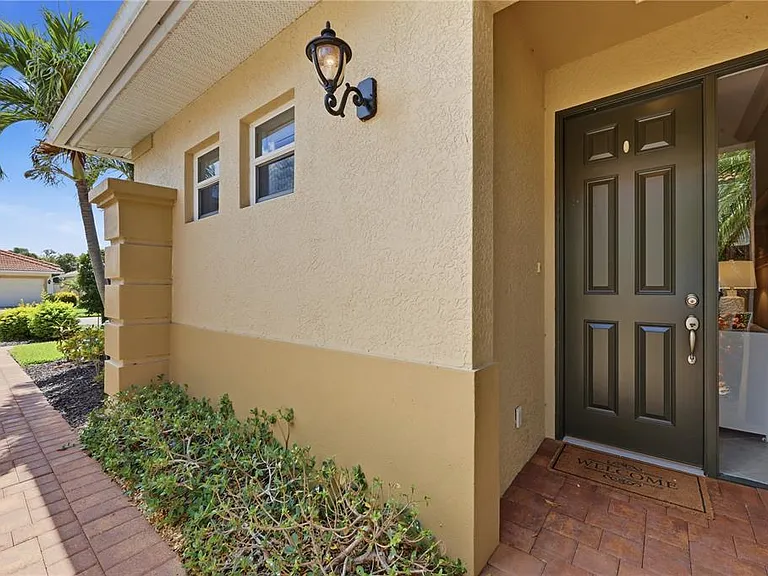 490 Montelluna Dr — Photo 37