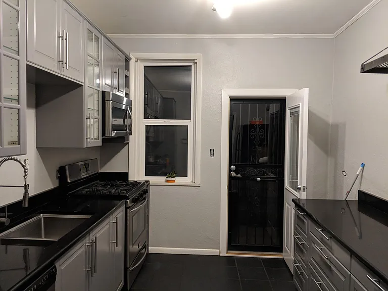 131 E 8th Ave — Photo 10