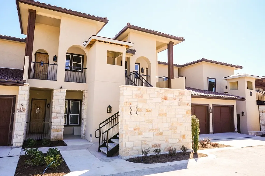 Building Photo - 2601 N Quinlan Park Rd #512
