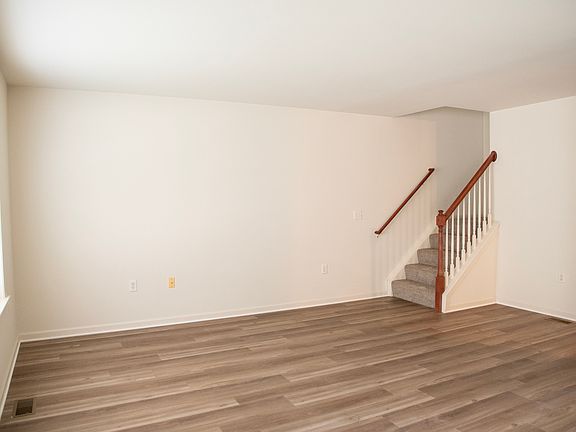 5th image of 6 Parkview Ter