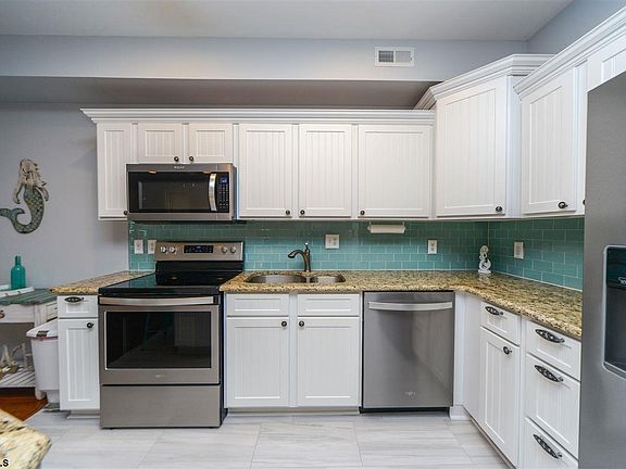 3rd image of 642B Asbury Ave #2