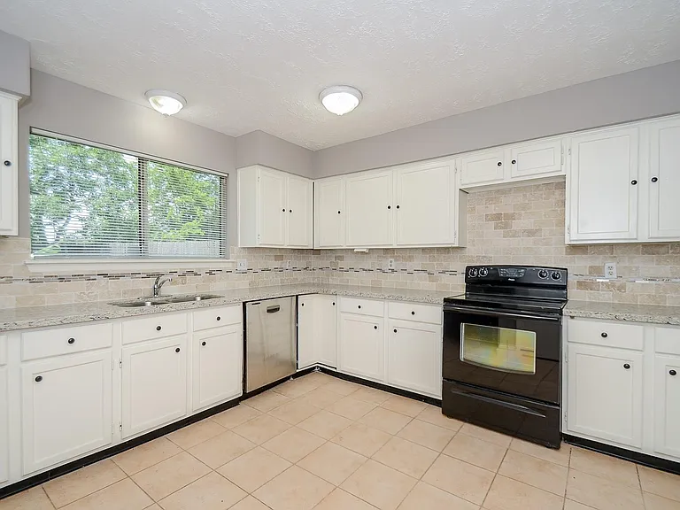 8319 Bird Run Dr — Photo 10