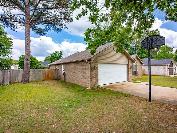 2nd image of 407 Linda Ln