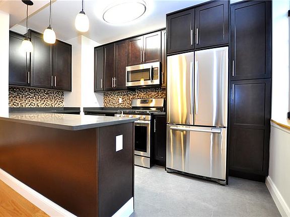 2nd image of 72 Barrow St APT 3I