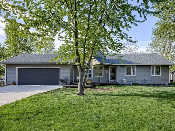 105 E Cedar St, Spring Hill, KS 66083