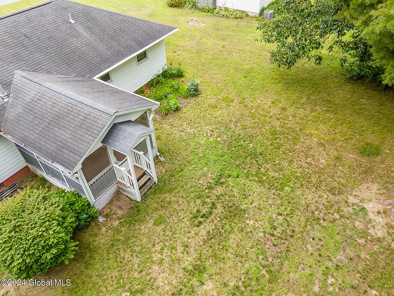 3rd image of 8 Sylvan Avenue