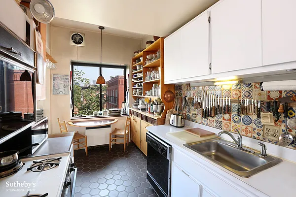 Sold by Sotheby's International Realty | media 8