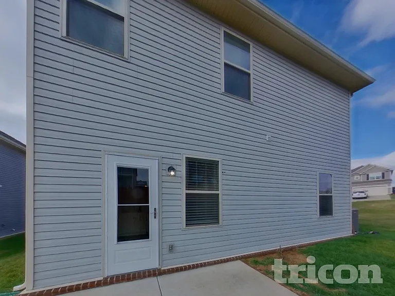 1035 Lonergan Cir — Photo 18
