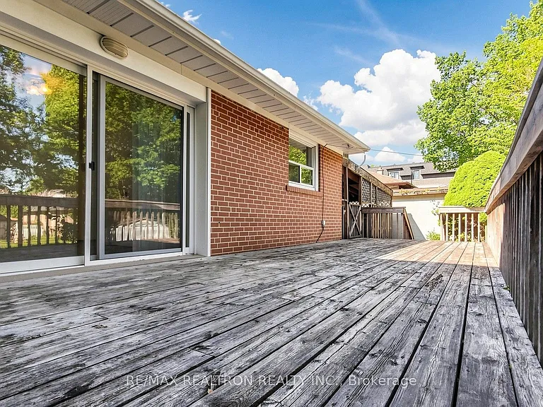 398 Connaught Ave — Photo 37