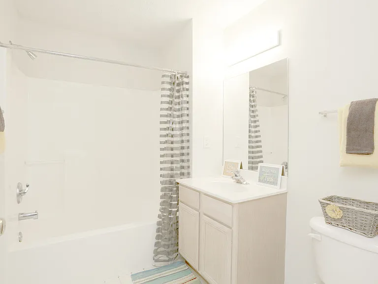 Deerfield Apartments — Photo 11