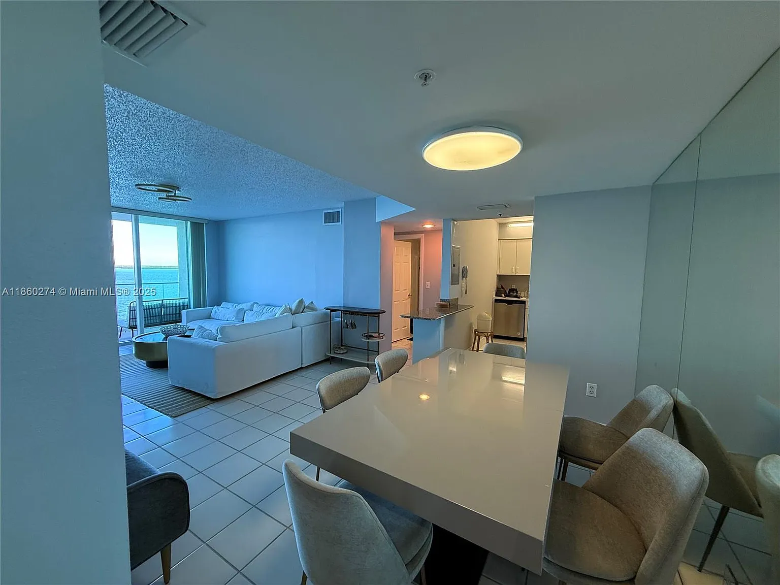 St Louis Condo — Photo 2