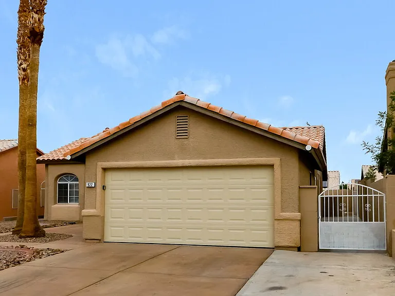 922 Strider Dr — Photo 2