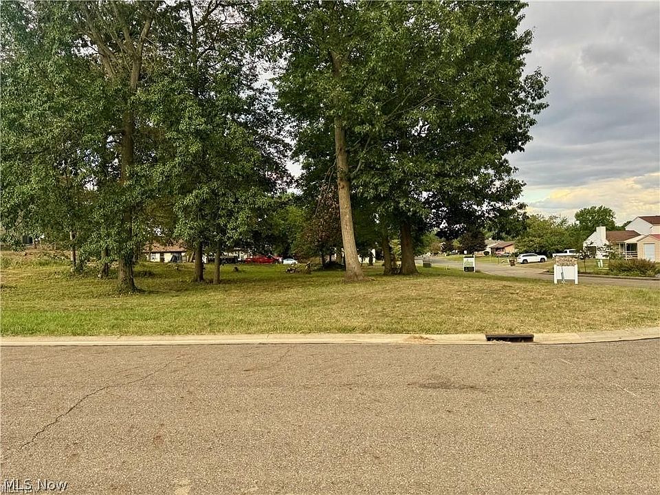 1st image of 537 E Lakewood Dr