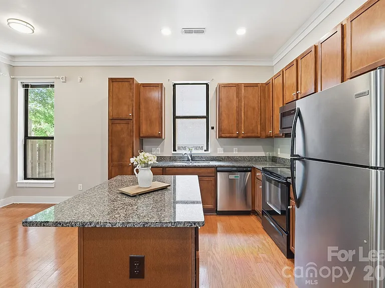 3435 Spencer St — Photo 9