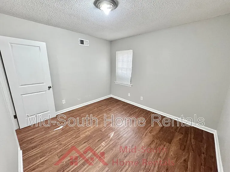 2050 Sharon Ln — Photo 15