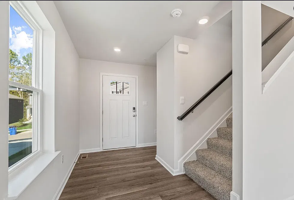4 bed, 1906 sqft, $3,300 — Photo 3