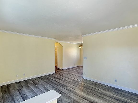 3rd image of 605 S Mollison Ave S