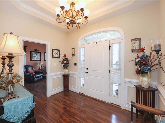 2nd image of 206 Creekview Ct