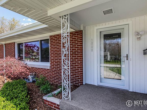 3rd image of 1808 Hillcrest St