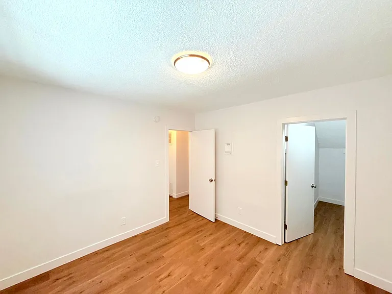 853 W Beach Avenue — Photo 16