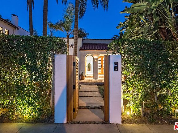 2nd image of 918 N La Jolla Ave