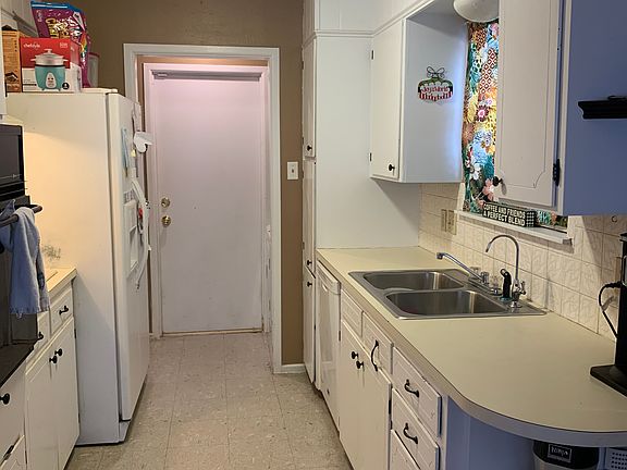 4th image of 8706 Pica Ave