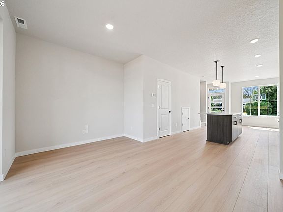 3rd image of 5941 SE Reedway St