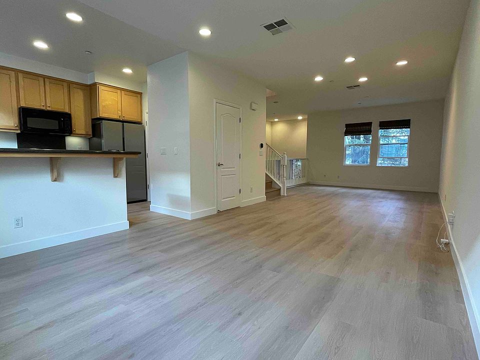 Spacious living room