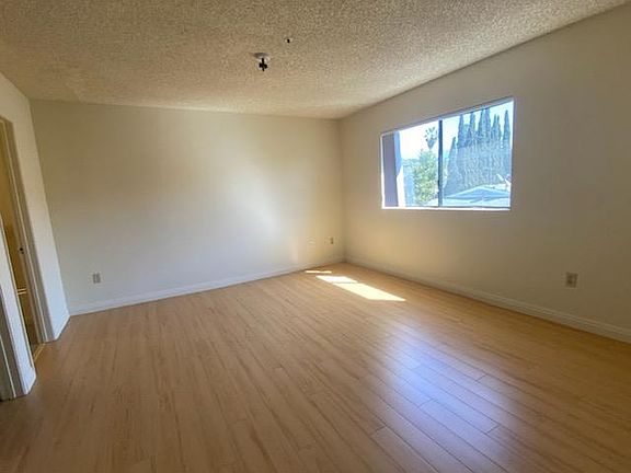 2nd image of 126 N Everett St #9