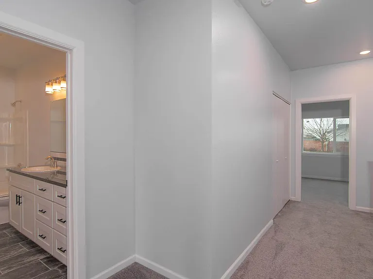12402 E Broadway Ave — Photo 19