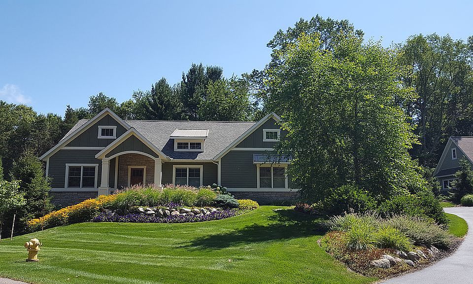 1st image of 325 S Lakeshore Dr