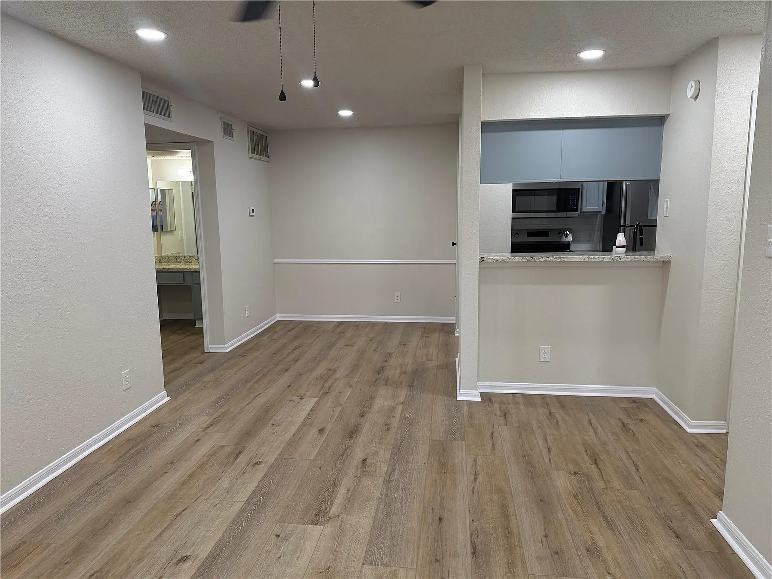 1 bed, 1.0 bath, 588 sqft, $1,075 — Photo 3