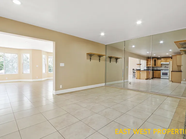 11186 Lavender Ave — Photo 10