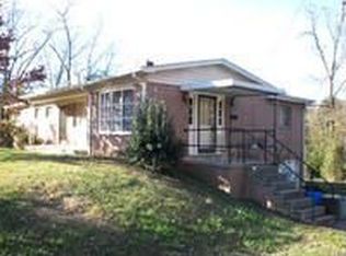 1860 2nd Ave NW, Hickory, NC 28601