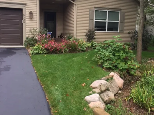 9335 The Woodlands Trl, Portage, MI 49002