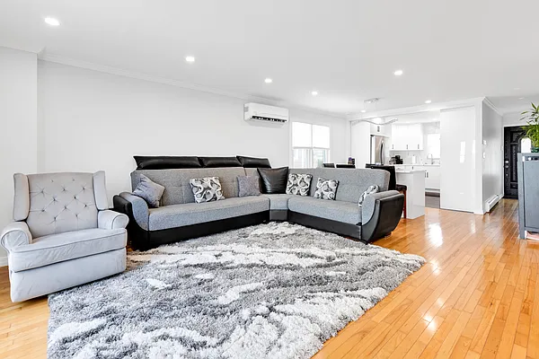 Sold by Remax Edge | media 11