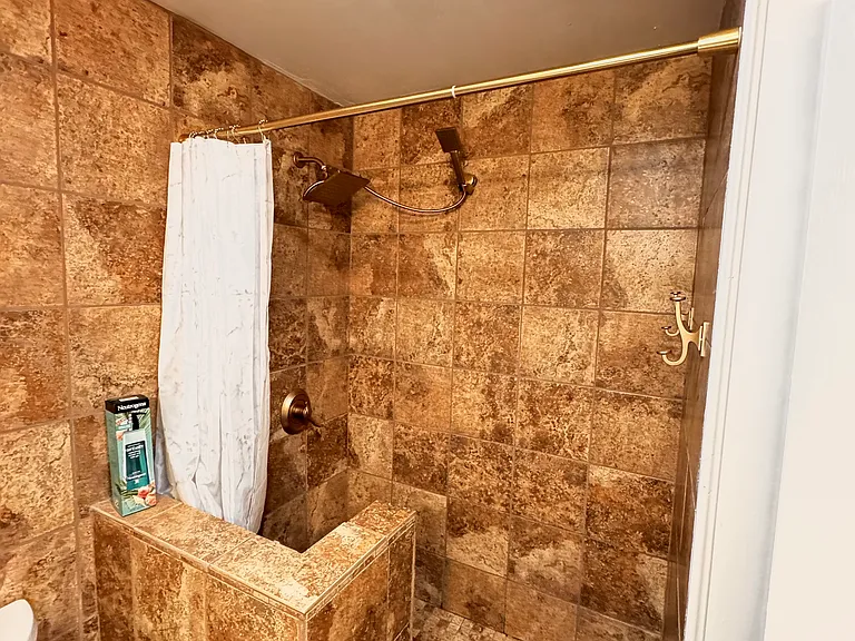 2500 Warsaw Ave #6 — Photo 5