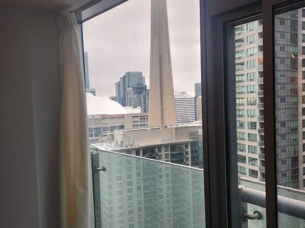 12 York St, Toronto, ON