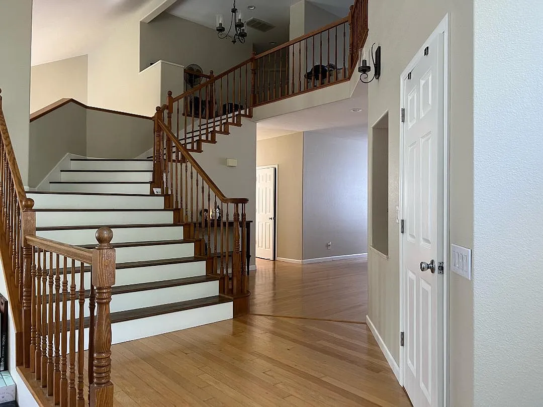 4 bed, 3.5 bath, 3208 sqft, $875 — Photo 2