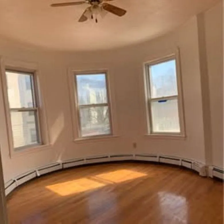 3 bed, 1300 sqft, $3,800 — Photo 2